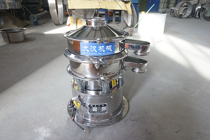 不銹鋼小型振動(dòng)篩材質(zhì)使用不銹鋼與碳制造而成。